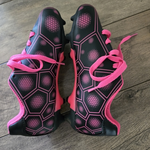 Kids Pink and Black Soccer Size 3 Cleats/Shoes - Picture 6 of 11